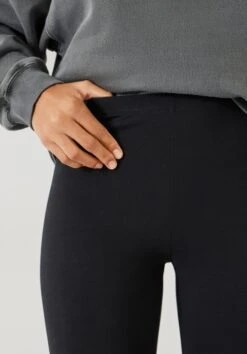 Essential Leggings 17 Essential Leggings -Clothing Store 006528 2809 04