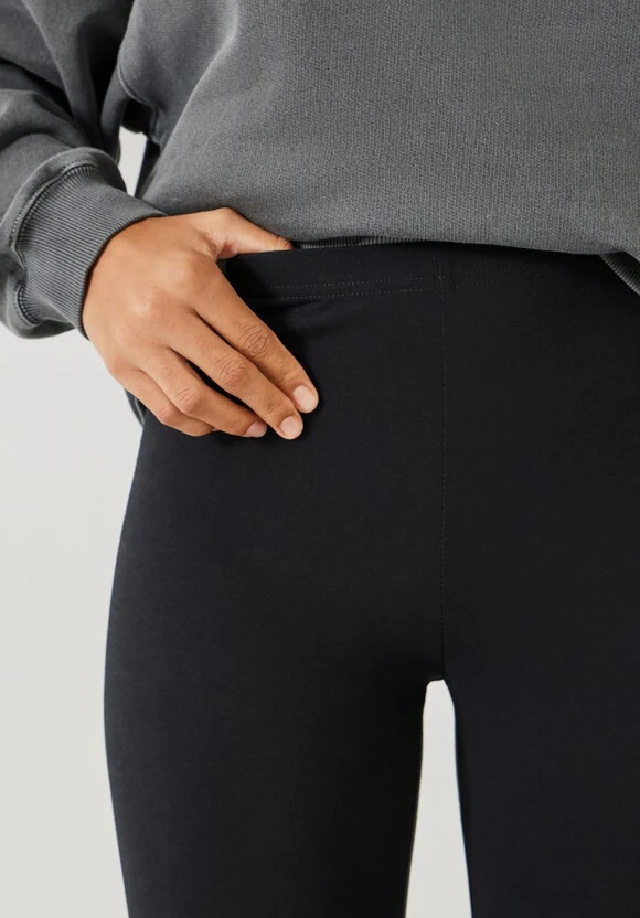 Essential Leggings 4 Essential Leggings - Image 4