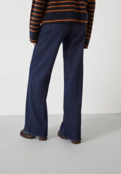 Viola Clean Jeans 12 Viola Clean Jeans -Clothing Store 009285 2865 03