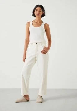 Relaxed Boyfriend Jeans